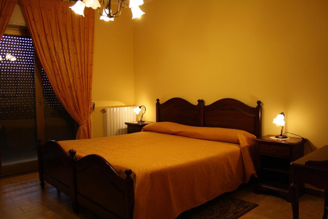 Ai Tre Parchi Bed And Bike Bed & Breakfast Randazzo Exterior photo
