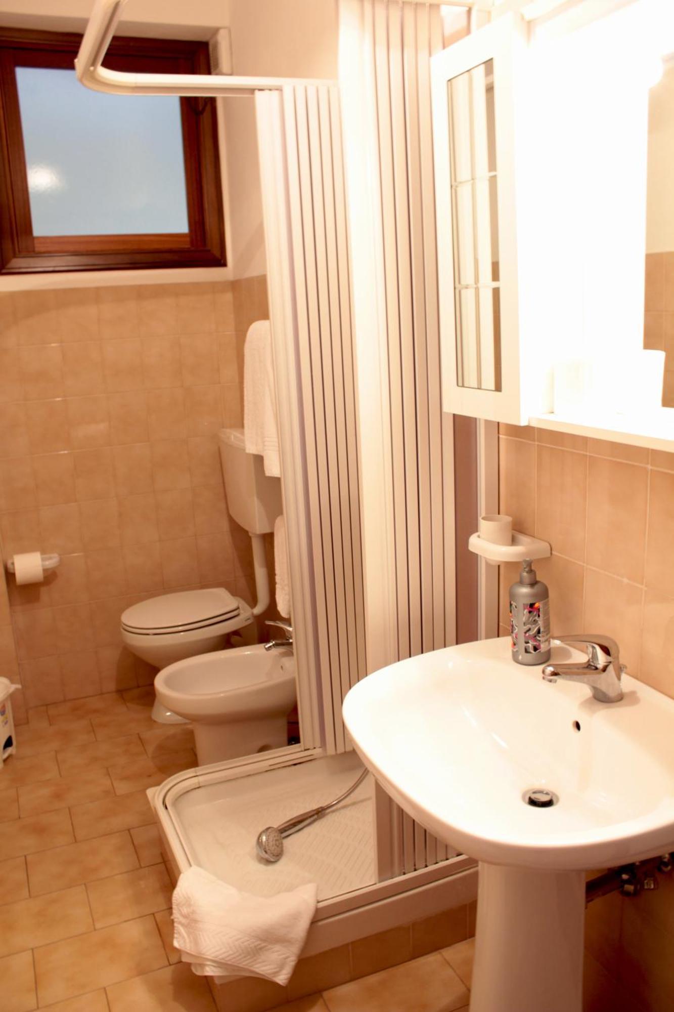 Ai Tre Parchi Bed And Bike Bed & Breakfast Randazzo Room photo