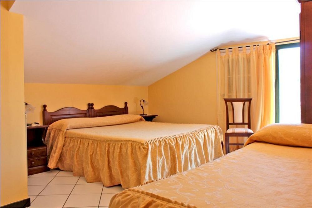 Ai Tre Parchi Bed And Bike Bed & Breakfast Randazzo Exterior photo