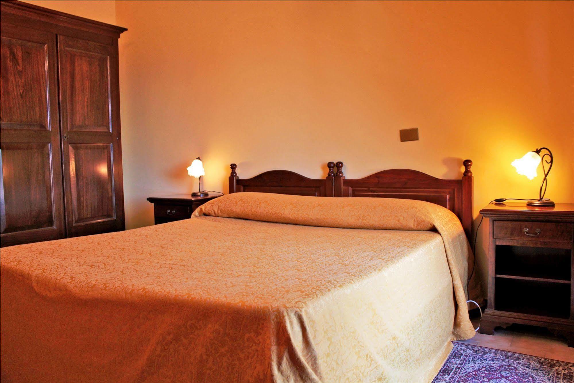 Ai Tre Parchi Bed And Bike Bed & Breakfast Randazzo Exterior photo